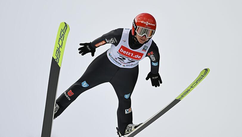 Katharina Althaus springt von der Mühlenkopfschanze in Willingen.