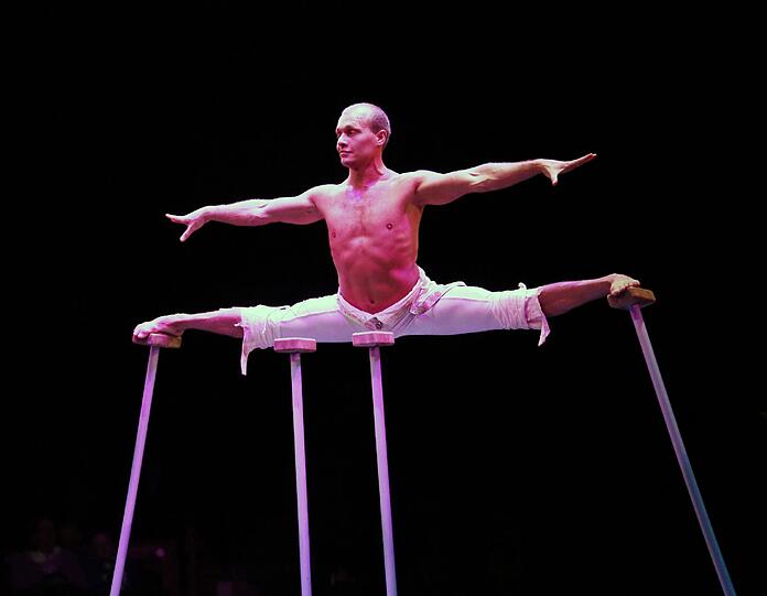 "Handstand" von Roman Khaspersky