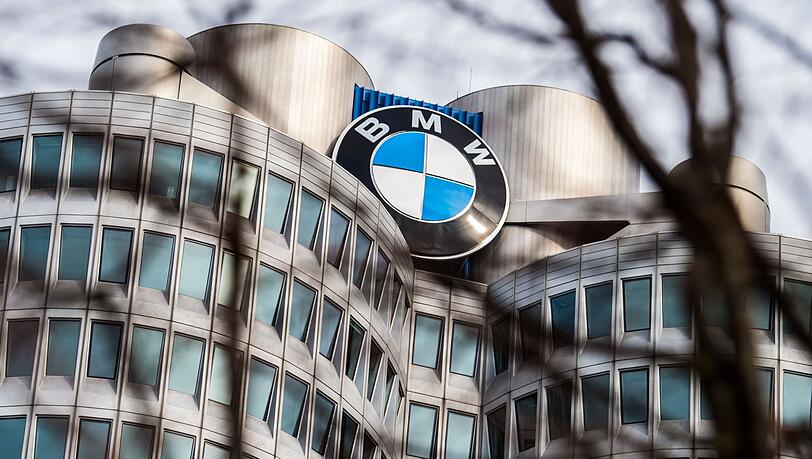 Eines der bekanntesten Gebäude Münchens: die BMW-Zentrale, mit dem "Vierzylinder" auf dem Dach.