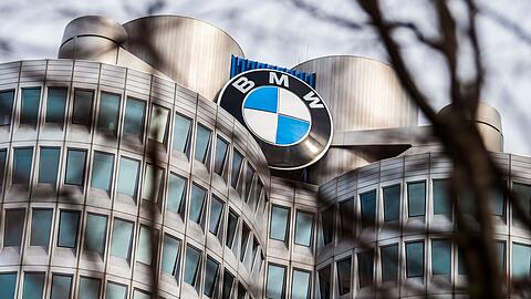 Eines der bekanntesten Gebäude Münchens: die BMW-Zentrale, mit dem "Vierzylinder" auf dem Dach.