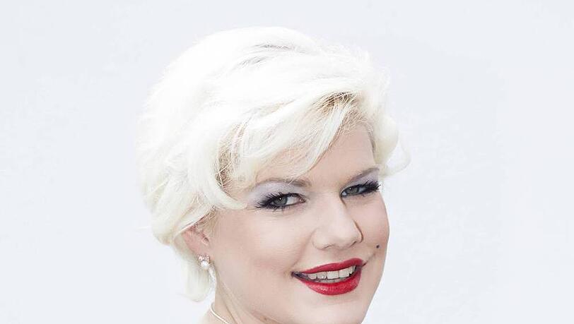 Melanie Müller sorgt aktuell mit ihrem WM-Song für Aufsehen Melanie Müller sorgt aktuell mit ihrem WM-Song für Aufsehen