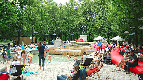 War&rsquo;s das mit dem Kulturstrand? Am Vater-Rhein-Brunnen sollen nach Willen des KVR heuer nicht die Urbanauten das Sagen haben. Stattdessen soll die Urban League GmbH ihr &bdquo;Great Bavaria Reef&ldquo; aufziehen dürfen.