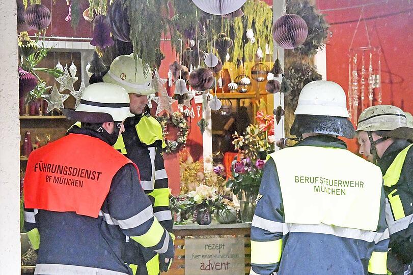 Die heftige Explosion verwüstete den Blumenladen. Die Bilder!