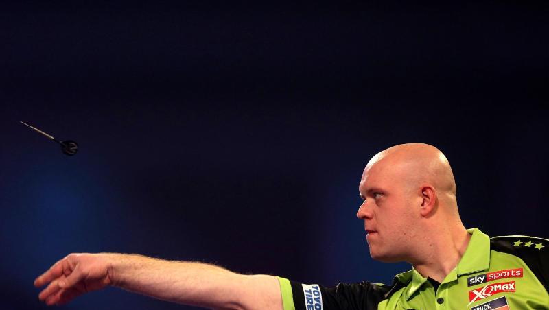 Michael van Gerwen trifft im Halbfinale auf Nathan Aspinall. Michael van Gerwen trifft im Halbfinale auf Nathan Aspinall.