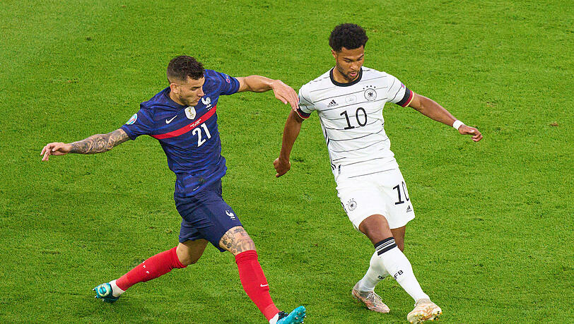 Im ersten EM-Gruppenspiel gegen Deutschland stand Hernández (l.) noch auf dem Platz.