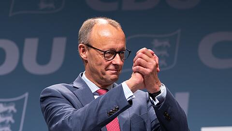 CDU-Bundesvorsitzender und Unionsfraktionsvorsitzender im Bundestag Friedrich Merz der Bühne.