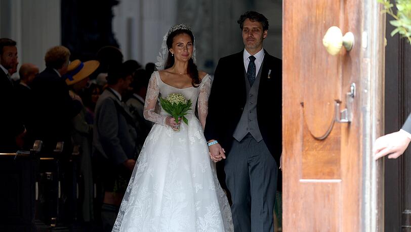 Schreckmoment auf der Wittelsbacher Hochzeit: Kurz nach dem Ja-Wort soll die Braut in der Kirche kurz zusammengebrochen sein. Schreckmoment auf der Wittelsbacher Hochzeit: Kurz nach dem Ja-Wort soll die Braut in der Kirche kurz zusammengebrochen sein.