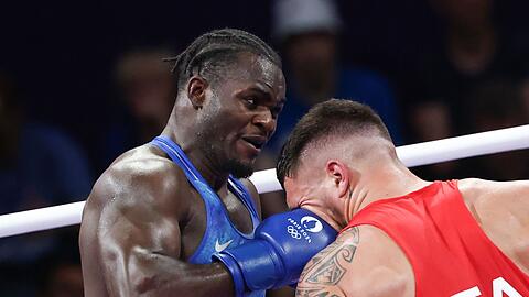 Boxer Nelvie Tiafack (l) bezwang den Italiener Diego Lenzi souverän.