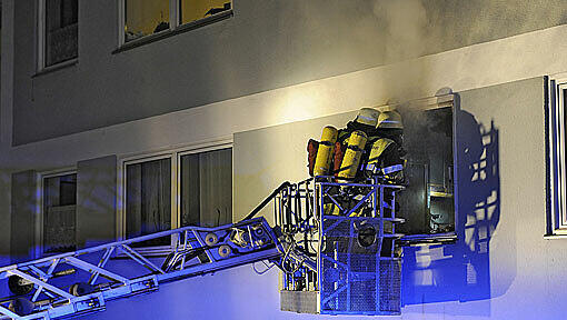 Die Feuerwehr rettete die Bewohner Die Feuerwehr rettete die Bewohner