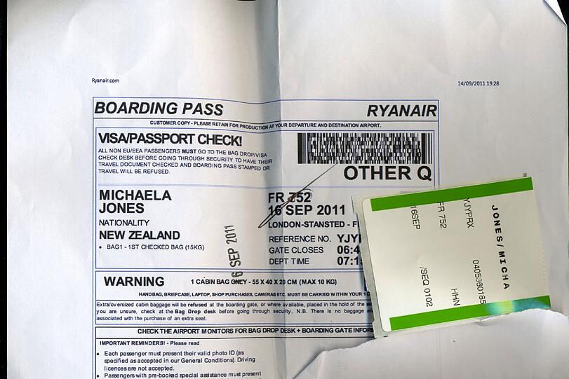 Ein Boarding Pass, den ein Tourist aus Neuseeland im Treppenhaus liegen lassen hat.