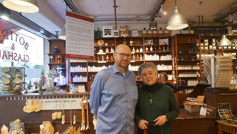 Peter und Ljiljana Ozols in ihrem "Lebenswerk". Peter und Ljiljana Ozols in ihrem "Lebenswerk".
