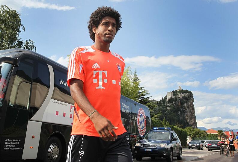 Eine Stunde und sechs Minuten trainieren die Bayern-Profis vor 1000 Fans im Stadio Comunale von Arco. Sieben Jugendspieler sind mit von der Partie - und ein Verletzter geht hervor.