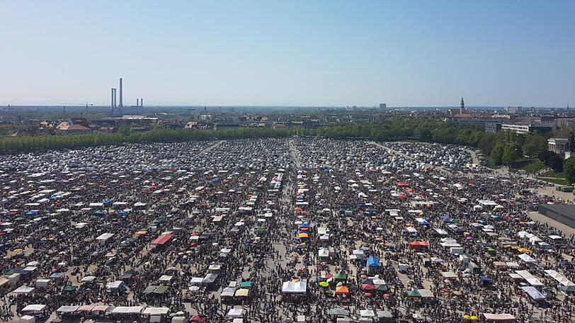 Von Ramsch bis Kult: Der Flohmarkt auf der Theresienwiese bietet für Jäger und Sammler eine große Auswahl.
