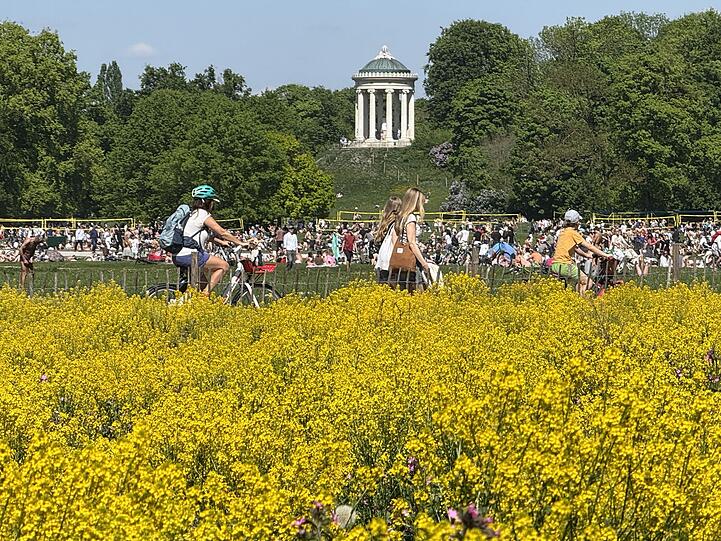 Bei dem vorhergesagten Wetter lohnt sich ein Spaziergang im Freien. (Archivbild)