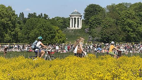 Bei dem vorhergesagten Wetter lohnt sich ein Spaziergang im Freien. (Archivbild)