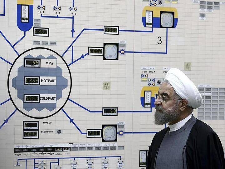 Hassan Ruhani, Präsident des Iran, besucht das Kernkraftwerk Buschehr.