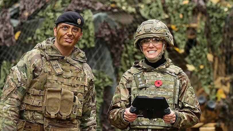 Prinzessin Kate während ihres Besuchs auf dem Trainigsgelände der "1st The Queen's Dragoon Guards".