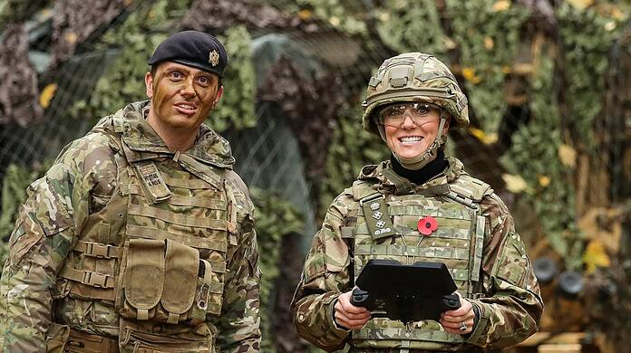 Prinzessin Kate während ihres Besuchs auf dem Trainigsgelände der "1st The Queen's Dragoon Guards".