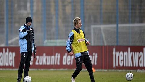 Die Löwen um Trainer Marco Kurz und Stefan Aigner, spielen am Freitag jetzt auf Schalke.
