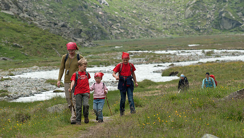 Ein gut geplanter Wanderausflug mit Kindern garantiert aufregende Erlebnisse. Ein gut geplanter Wanderausflug mit Kindern garantiert aufregende Erlebnisse.