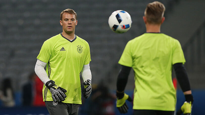 Kampf um die Nummer eins im deutschen Tor: Manuel Neuer und Marc-André ter Stegen (rechts).