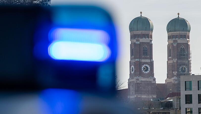 Die Polizei musste am Wochenende in München zu vielen Unfällen ausrücken. Die Polizei musste am Wochenende in München zu vielen Unfällen ausrücken.