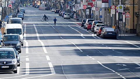 Eine autoleere Schwanthalerstraße. Der Bund Naturschutz wünscht sich, dass die Straßen innerhalb des Mittleren Rings für den Autoverkehr gesperrt werden.