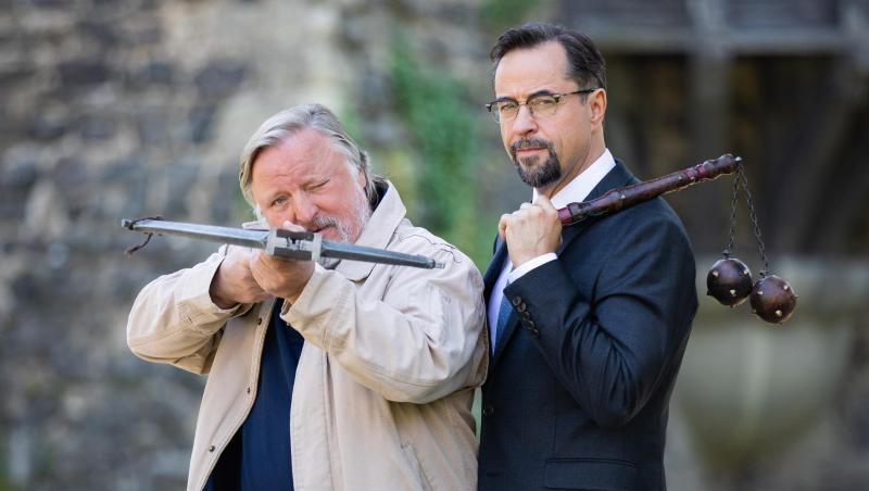 Mit Morgenstern und Armbrust: Jan Josef Liefers und Axel Prahl bei den Dreharbeiten. Mit Morgenstern und Armbrust: Jan Josef Liefers und Axel Prahl bei den Dreharbeiten.