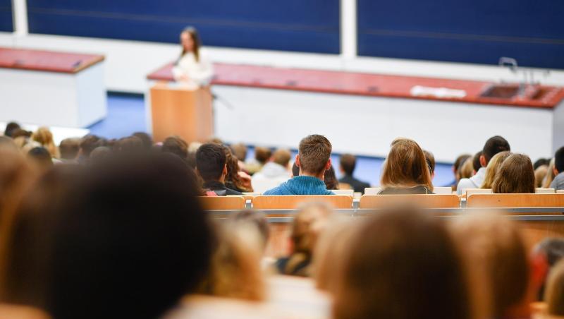 Die Hörsäle der bayerischen Hochschulen sind laut Statistik gefüllt wie nie. Auch in Ostbayern begrüßen die Lehrinstitute weiterhin steigende Zahlen an Studierenden. (Symbolbild) Die Hörsäle der bayerischen Hochschulen sind laut Statistik gefüllt wie nie. Auch in Ostbayern begrüßen die Lehrinstitute weiterhin steigende Zahlen an Studierenden. (Symbolbild)