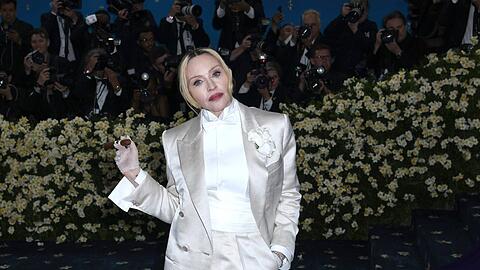 Madonna stellt sich gegen Donald Trump und seine Anweisungen zum Welt-Aids-Tag.