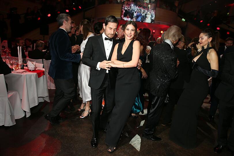 Aylin Tezel und Clemens Schick