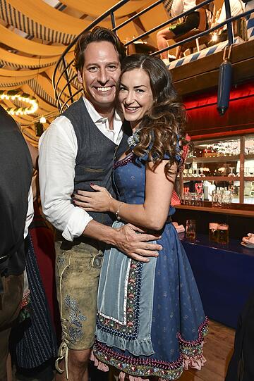 Axel Ludwig mit Claudia Schwarz in der Fischer Vroni
