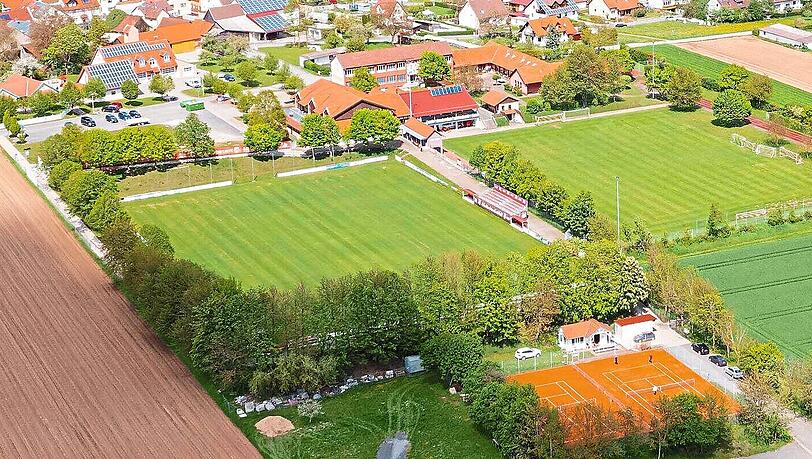 Die NGN-Arena in der 750-Seelen-Gemeinde Aubstadt – hier spielt der örtliche TSV in der Regionalliga. Bei einem Abstieg würde 1860 im kommenden Jahr unter anderem hier spielen. Die NGN-Arena in der 750-Seelen-Gemeinde Aubstadt – hier spielt der örtliche TSV in der Regionalliga. Bei einem Abstieg würde 1860 im kommenden Jahr unter anderem hier spielen.