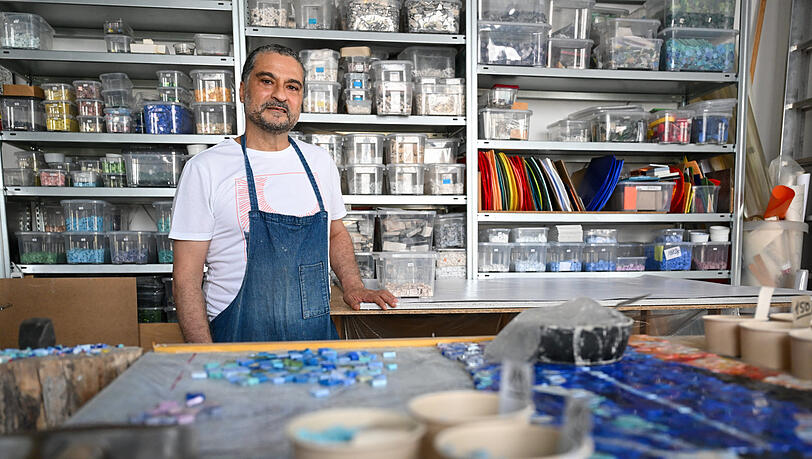 Der Mosaik-Künstler Franco Notonica in seinem Atelier in der Landsberger Straße, Der Mosaik-Künstler Franco Notonica in seinem Atelier in der Landsberger Straße,