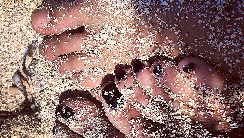 Mit den Füßen im Sand wünscht Heidi Klum ihren Fans über Instagram "ein frohes und gesundes 2015" Mit den Füßen im Sand wünscht Heidi Klum ihren Fans über Instagram "ein frohes und gesundes 2015"
