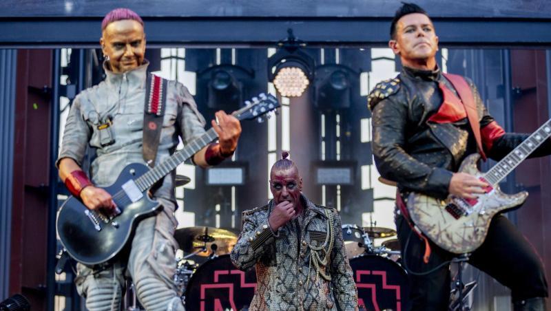 Paul Landers, Rhythmusgitarrist von Rammstein (l-r), Till Lindemann, Frontsänger, und Richard Kruspe, Leadgitarrist von Rammstein kündigen neue Live-Termine an. Paul Landers, Rhythmusgitarrist von Rammstein (l-r), Till Lindemann, Frontsänger, und Richard Kruspe, Leadgitarrist von Rammstein kündigen neue Live-Termine an.