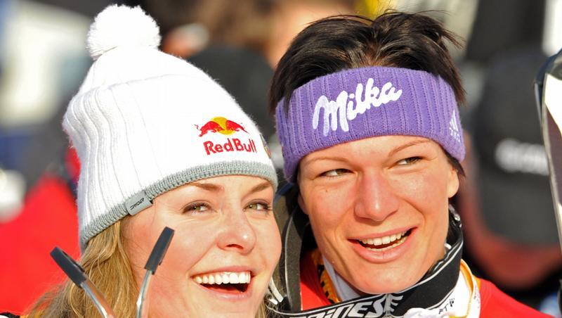 „Die Lindsey wird sich auch heuer die große Kugel holen“: Maria Riesch (r.) gratuliert ihrer Freundin und Rivalin Vonn zum Sieg in Garmisch-Partenkirchen. „Die Lindsey wird sich auch heuer die große Kugel holen“: Maria Riesch (r.) gratuliert ihrer Freundin und Rivalin Vonn zum Sieg in Garmisch-Partenkirchen.