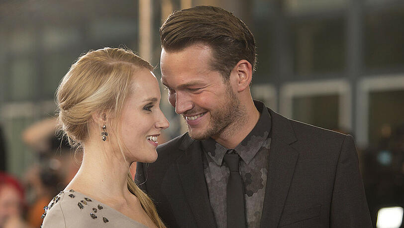 Anna Hofbauer und Marvin Albrecht turteln beim Deutschen Fernsehpreis 2014 Anna Hofbauer und Marvin Albrecht turteln beim Deutschen Fernsehpreis 2014