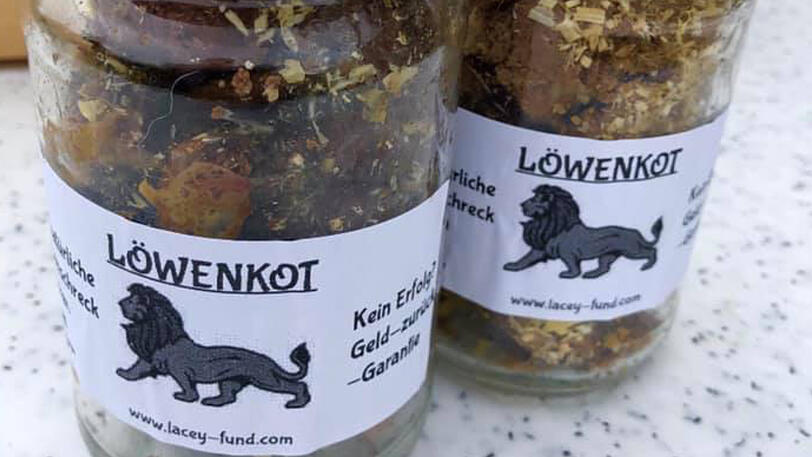 Fünf Euro kostet ein Glas Löwenkot.