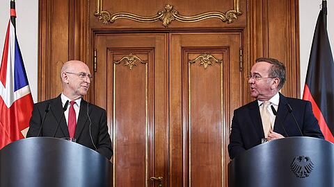 Der britische Verteidigungsminister Joh Healey und Bundesverteidigungsminister Boris Pistorius leiten gemeinsam die virtuelle Sitzung der Ukraine-Kontaktgruppe. (Archivbild)