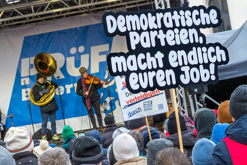 1200 Teilnehmer kamen zur zweiten "Pr&uuml;f"-Demo in M&uuml;nchen am 10. Januar 2026.