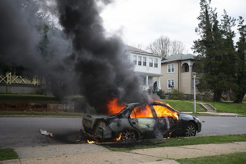 In Baltimore entlädt sich nach der Beerdigung Freddie Grays eine Welle der Gewalt. Die Bilder.