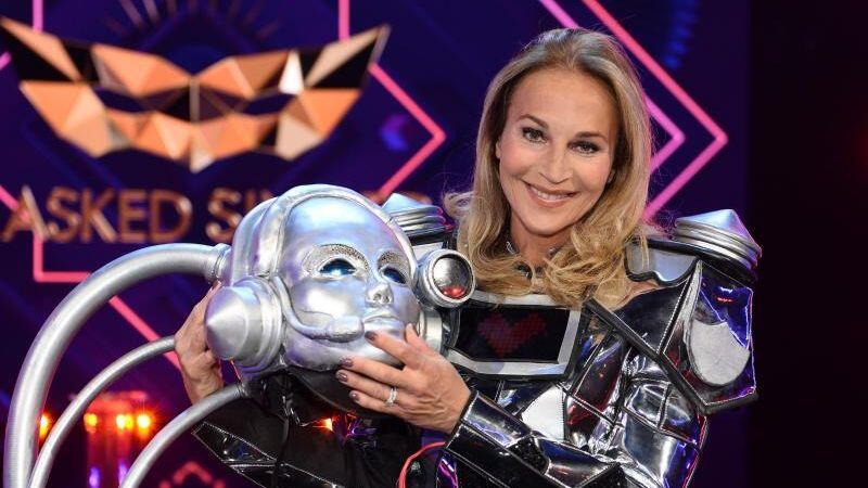 Moderatorin Caroline Beil alias "Der Roboter" ist enttarnt.