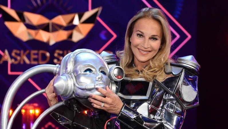 Moderatorin Caroline Beil alias "Der Roboter" ist enttarnt.