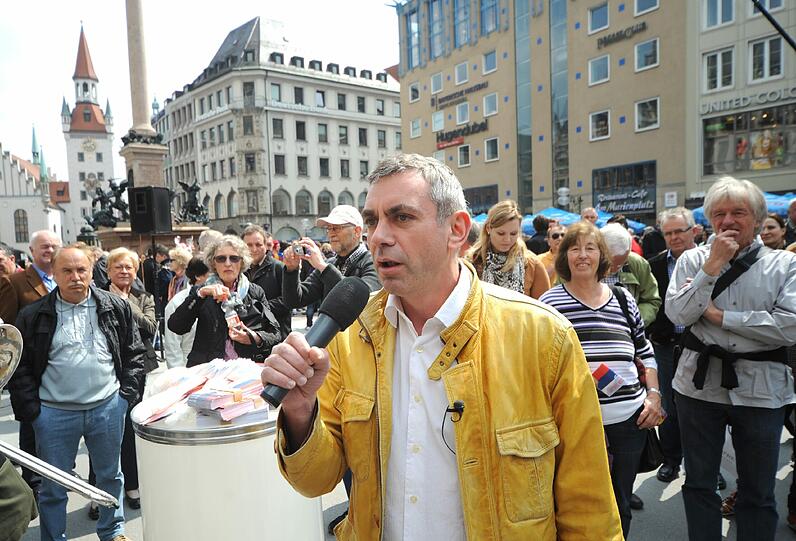 Dieter Hildebrandt und Co marschieren zu Apple
