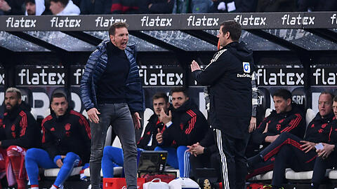 Bayern-Trainer Julian Nagelsmann (l.) explodierte nach dem Spiel gegen Gladbach im Innenraum des Borussia-Parks.