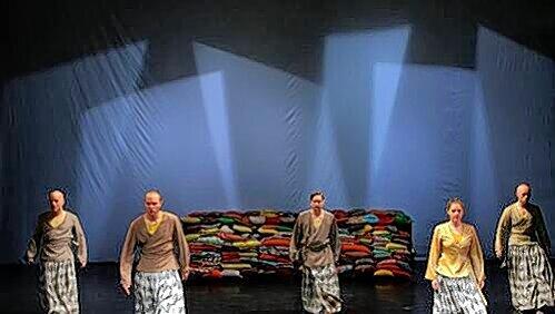 Frei nach Lessings „Nathan“: Das Consol-Theater aus Gelsenkirchen spielt am 23. und 24. Oktober, jeweils 19 Uhr, im Hubertussaal. Frei nach Lessings „Nathan“: Das Consol-Theater aus Gelsenkirchen spielt am 23. und 24. Oktober, jeweils 19 Uhr, im Hubertussaal.