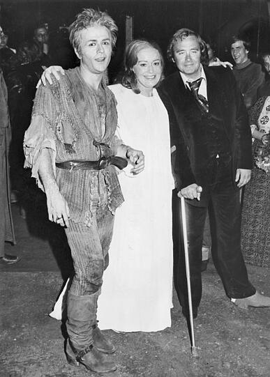 Einmal spielte der Regisseur Patrice Chéreau den Siegfried selbst: Das Foto zeigt ihn mit Gwyneth Jones und dem Sänger René Kollo (mit Krücke).