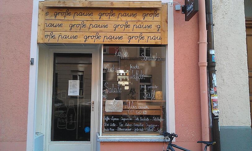 Die Einrichtung ist noch da. Aber die "Große Pause" hat schon zu. Die Bilder aus der Baaderstraße