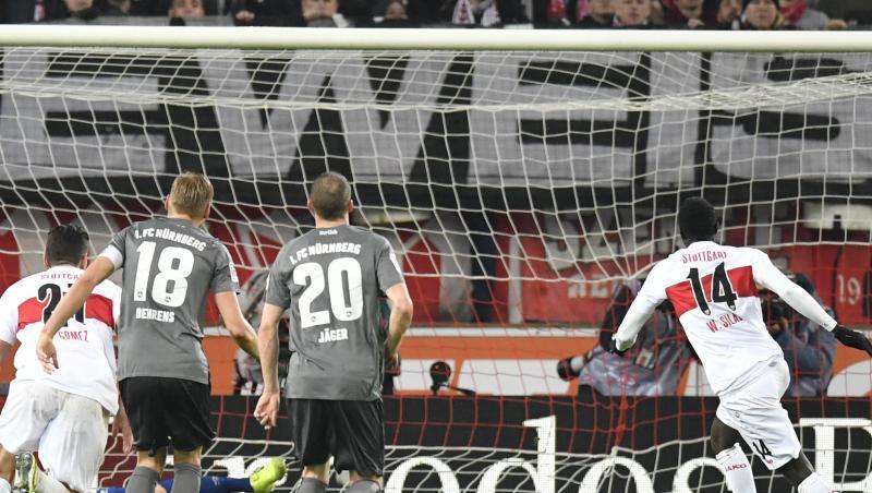 Silas Wamangituka (r) leitete mit seinem Elfmetertor zum 1:1 die Wende gegen Nürnberg ein. Silas Wamangituka (r) leitete mit seinem Elfmetertor zum 1:1 die Wende gegen Nürnberg ein.